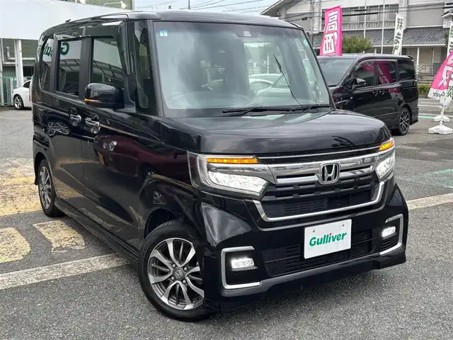 ホンダ Ｎ ＢＯＸ カスタム L 京都府 2021(令3)年 5.8万km クリスタルブラックパール ・7インチSDナビ(CN-E300D)/　ワンセグ/　バックカメラ/　CD再生/　Bluetooth/・USBポート/・ステアリングスイッチ/・クルコン/・パーキングセンサー/・横滑り防止機能/・車線逸脱警告/・衝突軽減システム/・ECONモード/・片側パワースライドドア/・純正14インチAW/・純正マット/・純正バイザー/・ETC/・取説/保証書/・スペアキー