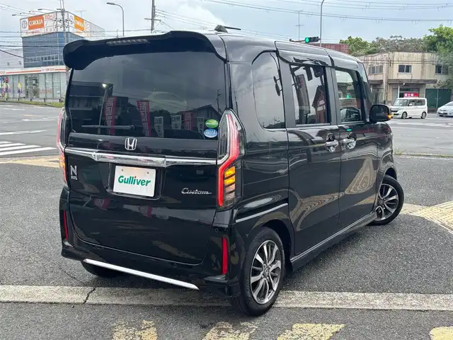 ホンダ Ｎ ＢＯＸ カスタム L 京都府 2021(令3)年 5.8万km クリスタルブラックパール ・7インチSDナビ(CN-E300D)/　ワンセグ/　バックカメラ/　CD再生/　Bluetooth/・USBポート/・ステアリングスイッチ/・クルコン/・パーキングセンサー/・横滑り防止機能/・車線逸脱警告/・衝突軽減システム/・ECONモード/・片側パワースライドドア/・純正14インチAW/・純正マット/・純正バイザー/・ETC/・取説/保証書/・スペアキー