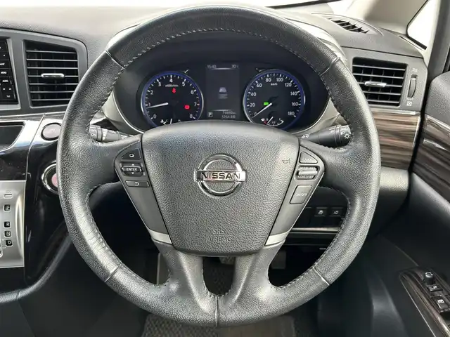 日産 エルグランド 250ハイウェイスターS 茨城県 2018(平30)年 7.5万km ファントムブラック 社外ナビ/Bluetooth/ワンセグテレビ/バックカメラ/ドラレコ/クルーズコントロール/パワーステアリング/パワーウィンドウ/プッシュスタート/フロアマット純正/純正アルミホイール/LEDヘッドライト/助手席オットマン/片側パワスラ