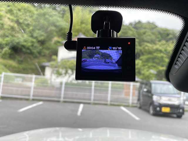 メルセデス・ベンツ ＧＬＣ２５０ 4マチックスポーツ 本革 福島県 2016(平28)年 7.8万km ポーラホワイト 登録時走行距離：78088KM/純正ナビ/（BTフルセグTV/CD/DVD/SD/AM/FM/USB2個）/プレミアムサウンドシステム/全方位カメラ/プッシュスタート/ビルトインETC/追従クルーズコントロール/ステアリングスイッチ/本革シート/シートメモリ付パワーシート/（D席/P席)/シートヒーター/（D席/P席)/デュアルエアコン/デュアルサンルーフ/アイドリングストップ/パワーバックドア/置くだけ充電/バニティランプ/（D席/P席)/クリアランスソナー/ブラインドスポットモニター/電動格納ミラー/ウィンカーミラー/フロアマット/オートライト/LEDヘッドライト/純正19インチAW/横滑り防止装置/レーンキープアシスト/スマートキー/保証書/取扱説明書