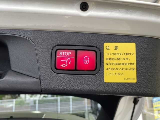 メルセデス・ベンツ ＧＬＣ２５０ 4マチックスポーツ 本革 福島県 2016(平28)年 7.8万km ポーラホワイト 登録時走行距離：78088KM/純正ナビ/（BTフルセグTV/CD/DVD/SD/AM/FM/USB2個）/プレミアムサウンドシステム/全方位カメラ/プッシュスタート/ビルトインETC/追従クルーズコントロール/ステアリングスイッチ/本革シート/シートメモリ付パワーシート/（D席/P席)/シートヒーター/（D席/P席)/デュアルエアコン/デュアルサンルーフ/アイドリングストップ/パワーバックドア/置くだけ充電/バニティランプ/（D席/P席)/クリアランスソナー/ブラインドスポットモニター/電動格納ミラー/ウィンカーミラー/フロアマット/オートライト/LEDヘッドライト/純正19インチAW/横滑り防止装置/レーンキープアシスト/スマートキー/保証書/取扱説明書
