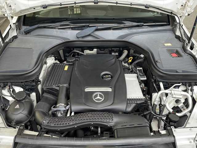 メルセデス・ベンツ ＧＬＣ２５０ 4マチックスポーツ 本革 福島県 2016(平28)年 7.8万km ポーラホワイト 登録時走行距離：78088KM/純正ナビ/（BTフルセグTV/CD/DVD/SD/AM/FM/USB2個）/プレミアムサウンドシステム/全方位カメラ/プッシュスタート/ビルトインETC/追従クルーズコントロール/ステアリングスイッチ/本革シート/シートメモリ付パワーシート/（D席/P席)/シートヒーター/（D席/P席)/デュアルエアコン/デュアルサンルーフ/アイドリングストップ/パワーバックドア/置くだけ充電/バニティランプ/（D席/P席)/クリアランスソナー/ブラインドスポットモニター/電動格納ミラー/ウィンカーミラー/フロアマット/オートライト/LEDヘッドライト/純正19インチAW/横滑り防止装置/レーンキープアシスト/スマートキー/保証書/取扱説明書