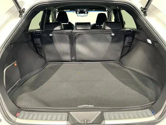 トヨタ ハリアー ハイブリッド Z レザーパッケージ 愛知県 2022(令4)年 3.7万km ホワイトパールクリスタルシャイン 純正１２．３ディスプレイオーディオＰｌｕｓ　/（FM/AM/Bluetooth/フルセグTV/Miracast/CarPlay/AUX/USB)/ＪＢＬプレミアムサウンド　/モデリスタエアロ　/パノラミックビューモニター　/トヨタセーフティセンス　/　　-プリクラッシュセーフティ/　　-レーントレーニングアシスト＋レーンディパーチャーアラート/　　-レーダークルーズコントロール（ACC)/　　-アダプティブハイビームシステム/　　-ロードサインアシスト/　　-発進遅れ告知機能/ブラインドスポットモニター/パーキングサポートブレーキ/電動バックドア　/黒革シート　/シートベンチレーション/シートヒーター/ステアリングヒーター/メモリー機能付パワーシート/ビルトインＥＴＣ２．０　/ブラインドスポットモニター（ＢＳＭ）/プッシュスタート/　　-スマートキー