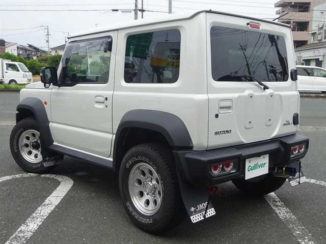 スズキ ジムニー シエラ JC 静岡県 2023(令5)年 2.5万km ピュアホワイトP ワンオーナー/禁煙車/柿本　改マフラー/carrozzeria9型サイバーナビ/（CD/DVD/BT/SD/USB/HDMI/フルセグTV)/carrozzeria スピーカー/ナビ連動前後ドライブレコーダー/バックカメラ/ステアリングリモコン/セーフティサポート/・デュアルセンサーブレーキサポート/・誤発進抑制機能/・車線逸脱警報機能/・ふらつき警報機能/・先行車発進お知らせ機能/・標識認識機能/・ハイビームアシスト/運転席・助手席シートヒーター/プッシュスタート・スマートキー/JAOS マッドガード　フロント・リアセット/バルカン　ファイバーLEDテールランプ/MUD FACTORY ワイドバイザー/運転席・助手席ドリンクホルダー/社外牽引フック/電動格納ミラー/ビルトインETC2.0/YOKOHAMA GEOLANDAR タイヤ/スペアキー/保証書・取扱説明書