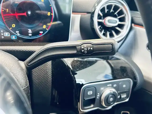 メルセデス・ベンツ ＣＬＡ２００ｄ Sブレーク AMGライン 大阪府 2019(令1)年 5.1万km コスモスブラック レザーエクスクルーシブP/レーダーセーフティP/サンルーフ/ワンオーナー/HUD/ACC/黒革/メモリ付きパワーシート/シートヒーター/純正ナビ/TV/３６０度カメラ/純正18インチAW/LEDヘッドライト/アンビエントライト/電動リアゲート/ブラインドスポット/ワイヤレス充電