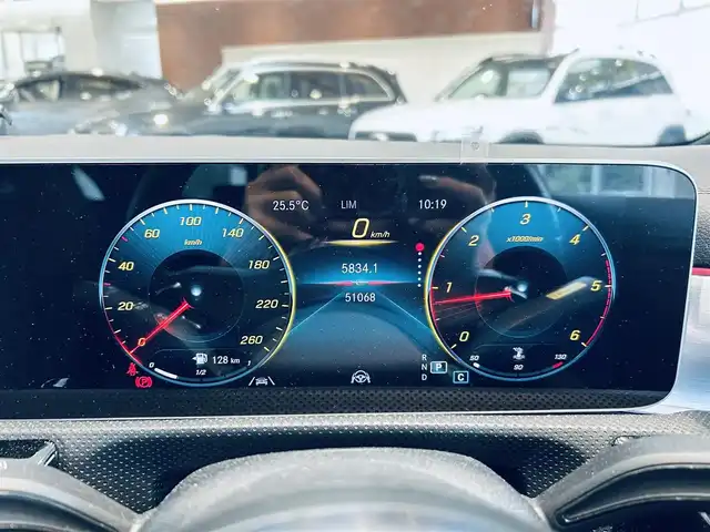 メルセデス・ベンツ ＣＬＡ２００ｄ Sブレーク AMGライン 大阪府 2019(令1)年 5.1万km コスモスブラック レザーエクスクルーシブP/レーダーセーフティP/サンルーフ/ワンオーナー/HUD/ACC/黒革/メモリ付きパワーシート/シートヒーター/純正ナビ/TV/３６０度カメラ/純正18インチAW/LEDヘッドライト/アンビエントライト/電動リアゲート/ブラインドスポット/ワイヤレス充電