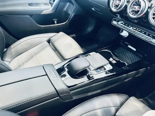 メルセデス・ベンツ ＣＬＡ２００ｄ Sブレーク AMGライン 大阪府 2019(令1)年 5.1万km コスモスブラック レザーエクスクルーシブP/レーダーセーフティP/サンルーフ/ワンオーナー/HUD/ACC/黒革/メモリ付きパワーシート/シートヒーター/純正ナビ/TV/３６０度カメラ/純正18インチAW/LEDヘッドライト/アンビエントライト/電動リアゲート/ブラインドスポット/ワイヤレス充電