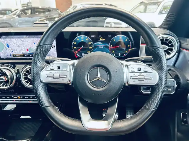 メルセデス・ベンツ ＣＬＡ２００ｄ Sブレーク AMGライン 大阪府 2019(令1)年 5.1万km コスモスブラック レザーエクスクルーシブP/レーダーセーフティP/サンルーフ/ワンオーナー/HUD/ACC/黒革/メモリ付きパワーシート/シートヒーター/純正ナビ/TV/３６０度カメラ/純正18インチAW/LEDヘッドライト/アンビエントライト/電動リアゲート/ブラインドスポット/ワイヤレス充電