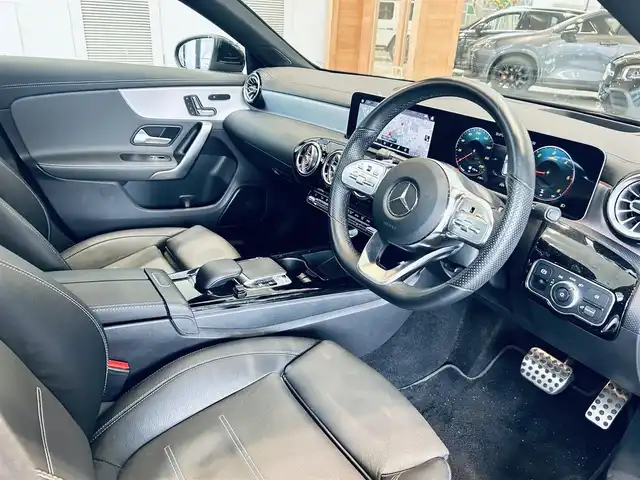 メルセデス・ベンツ ＣＬＡ２００ｄ Sブレーク AMGライン 大阪府 2019(令1)年 5.1万km コスモスブラック レザーエクスクルーシブP/レーダーセーフティP/サンルーフ/ワンオーナー/HUD/ACC/黒革/メモリ付きパワーシート/シートヒーター/純正ナビ/TV/３６０度カメラ/純正18インチAW/LEDヘッドライト/アンビエントライト/電動リアゲート/ブラインドスポット/ワイヤレス充電
