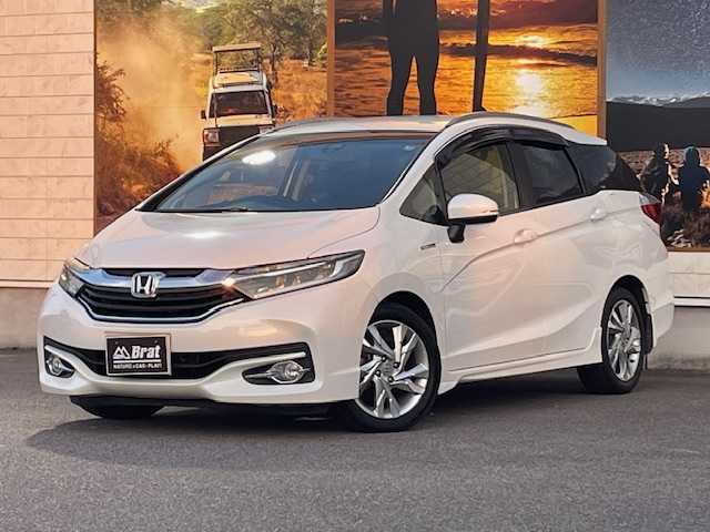 ホンダ シャトル ハイブリッド Z 愛知県 2015(平27)年 7.9万km ホワイトオーキッドパール ナビ　/フルセグＴＶ　/バックカメラ　/ビルトインＥＴＣ　/シートヒーター　/パドルシフト　/ＬＥＤヘッドライト　/オートライト　/プッシュスタート　/スマートキー