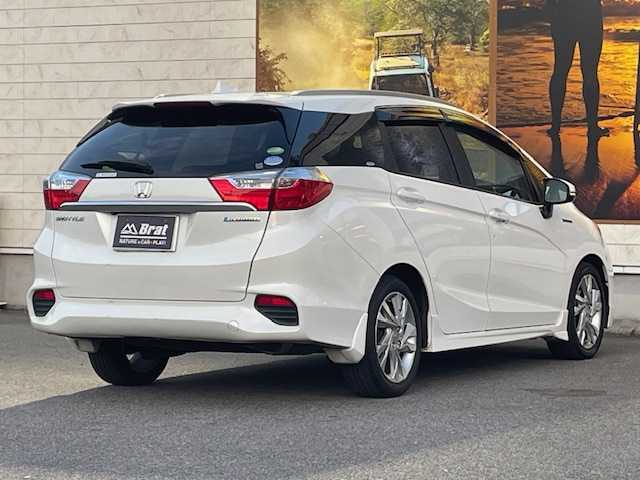 ホンダ シャトル ハイブリッド Z 愛知県 2015(平27)年 7.9万km ホワイトオーキッドパール ナビ　/フルセグＴＶ　/バックカメラ　/ビルトインＥＴＣ　/シートヒーター　/パドルシフト　/ＬＥＤヘッドライト　/オートライト　/プッシュスタート　/スマートキー