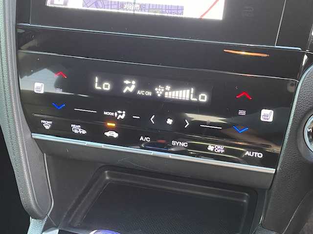 ホンダ シャトル ハイブリッド Z 愛知県 2015(平27)年 7.9万km ホワイトオーキッドパール ナビ　/フルセグＴＶ　/バックカメラ　/ビルトインＥＴＣ　/シートヒーター　/パドルシフト　/ＬＥＤヘッドライト　/オートライト　/プッシュスタート　/スマートキー