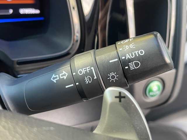 ホンダ シャトル ハイブリッド Z 愛知県 2015(平27)年 7.9万km ホワイトオーキッドパール ナビ　/フルセグＴＶ　/バックカメラ　/ビルトインＥＴＣ　/シートヒーター　/パドルシフト　/ＬＥＤヘッドライト　/オートライト　/プッシュスタート　/スマートキー