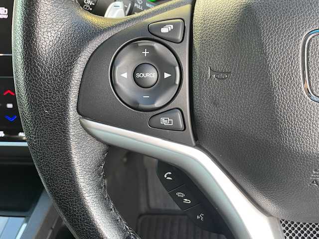 ホンダ シャトル ハイブリッド Z 愛知県 2015(平27)年 7.9万km ホワイトオーキッドパール ナビ　/フルセグＴＶ　/バックカメラ　/ビルトインＥＴＣ　/シートヒーター　/パドルシフト　/ＬＥＤヘッドライト　/オートライト　/プッシュスタート　/スマートキー