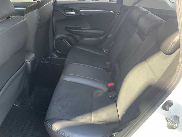 ホンダ シャトル ハイブリッド Z 愛知県 2015(平27)年 7.9万km ホワイトオーキッドパール ナビ　/フルセグＴＶ　/バックカメラ　/ビルトインＥＴＣ　/シートヒーター　/パドルシフト　/ＬＥＤヘッドライト　/オートライト　/プッシュスタート　/スマートキー