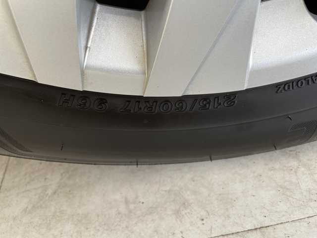 トヨタ カローラ クロス G 愛知県 2023(令5)年 2.4万km センシュアルレッドマイカ 純正ディズプレイオーディオ　ナビ機能なし/バックカメラ/アップルカープレイ/衝突軽減システム/レーダークルーズコントロール/オートホールド/本革ステアリング/LEDヘッドライト/ステアリングスイッチ/スマートキー/プッシュスタート