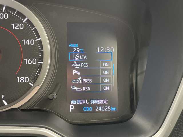 トヨタ カローラ クロス G 愛知県 2023(令5)年 2.4万km センシュアルレッドマイカ 純正ディズプレイオーディオ　ナビ機能なし/バックカメラ/アップルカープレイ/衝突軽減システム/レーダークルーズコントロール/オートホールド/本革ステアリング/LEDヘッドライト/ステアリングスイッチ/スマートキー/プッシュスタート