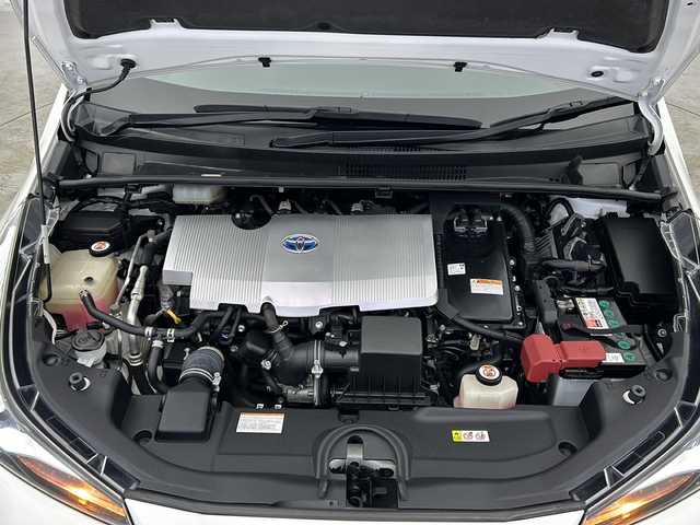 トヨタ プリウス S ツーリングセレクション 宮城県 2019(平31)年 5.7万km ホワイトパールクリスタルシャイン 純正ナビ/(AM/FM/TV/BT/SD/CD/DVD)/バックカメラ/ビルトインETC/レーダークルーズコントロール/シートヒーター/プッシュスタート/スマートキー/スペアキー/オートライト/オートマチックハイビーム/LEDヘッドライト/フォグランプ/純正17インチアルミホイール/社外フロアマット
