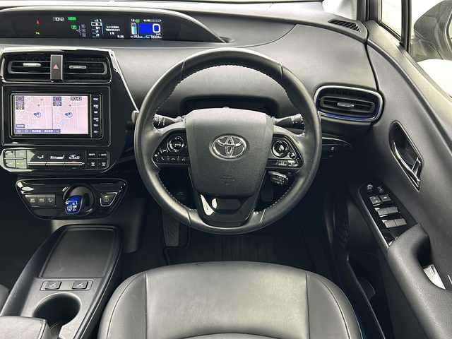 トヨタ プリウス S ツーリングセレクション 宮城県 2019(平31)年 5.7万km ホワイトパールクリスタルシャイン 純正ナビ/(AM/FM/TV/BT/SD/CD/DVD)/バックカメラ/ビルトインETC/レーダークルーズコントロール/シートヒーター/プッシュスタート/スマートキー/スペアキー/オートライト/オートマチックハイビーム/LEDヘッドライト/フォグランプ/純正17インチアルミホイール/社外フロアマット
