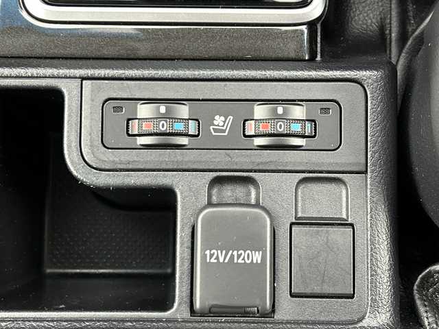 トヨタ ランドクルーザー プラド TX Lパッケージ ブラックED 愛知県 2021(令3)年 4.1万km ホワイトパールクリスタルシャイン ＡＬＰＩＮＥ９型ナビ/・フルセグ/・Bluetooth/・CD/DVD/・AppleCarPlay/AndroidAuto/・HDMI/サンルーフ/バックカメラ/ＥＴＣ/パワーシート/シートヒーター/エアシート/衝突軽減/レーンキープアシスト/オートマチックハイビーム/レーダークルーズコントロ―ル/クリアランスソナー/レザーシート/前席パワーシート/純正フロアマット/純正18インチAW夏タイヤ/センターデフロック/ダウンヒルアシストコントロール/ルーフレール/LEDヘッドライト/スペアキー