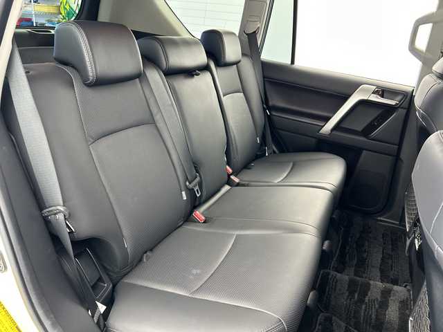 トヨタ ランドクルーザー プラド TX Lパッケージ ブラックED 愛知県 2021(令3)年 4.1万km ホワイトパールクリスタルシャイン ＡＬＰＩＮＥ９型ナビ/・フルセグ/・Bluetooth/・CD/DVD/・AppleCarPlay/AndroidAuto/・HDMI/サンルーフ/バックカメラ/ＥＴＣ/パワーシート/シートヒーター/エアシート/衝突軽減/レーンキープアシスト/オートマチックハイビーム/レーダークルーズコントロ―ル/クリアランスソナー/レザーシート/前席パワーシート/純正フロアマット/純正18インチAW夏タイヤ/センターデフロック/ダウンヒルアシストコントロール/ルーフレール/LEDヘッドライト/スペアキー