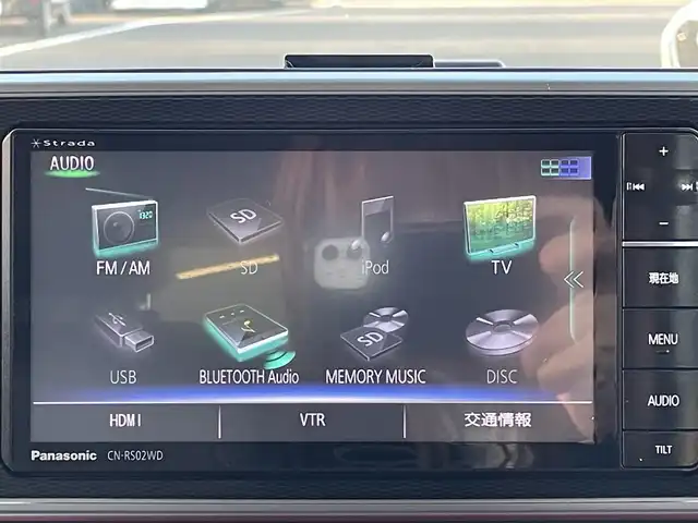 ダイハツ キャスト スポーツ SAⅡ 島根県 2015(平27)年 8.7万km ディープブルークリスタルマイカ 登録時走行距離　86582km/社外ナビ（CN-RS02WD）/（AM/FM/SD/iPod/USB/CD/DVD)/Bluetooth/フルセグテレビ/バックカメラ/ETC/革ステアリング/シートヒーター（D席）/アイドリングストップ/オートライト/純正アルミ１６インチ/横滑り防止/衝突軽減システム