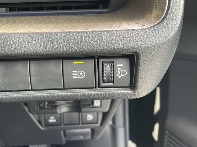 トヨタ プリウス U 愛知県 2023(令5)年 1.1万km アティチュードブラックマイカ トヨタセーフティセンス/純正12.3型ディスプレイオーディオ　ナビ機能なし/レーダークルーズコントロール/シートヒーター/バックカメラ/コーナーセンサー/ETC2.0/LEDヘッドライト/レーンキープアシスト/オートマチックハイビーム/衝突軽減システム/フルセグ/Bluetooth/ステアリングスイッチ/スマートキー/プッシュスタート