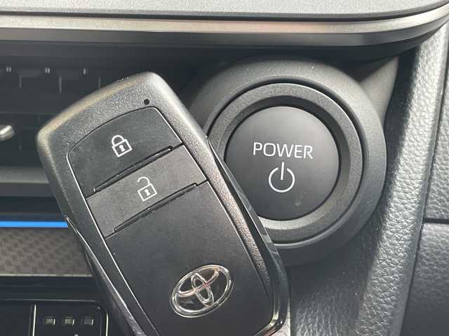 トヨタ プリウス U 愛知県 2023(令5)年 1.1万km アティチュードブラックマイカ トヨタセーフティセンス/純正12.3型ディスプレイオーディオ　ナビ機能なし/レーダークルーズコントロール/シートヒーター/バックカメラ/コーナーセンサー/ETC2.0/LEDヘッドライト/レーンキープアシスト/オートマチックハイビーム/衝突軽減システム/フルセグ/Bluetooth/ステアリングスイッチ/スマートキー/プッシュスタート