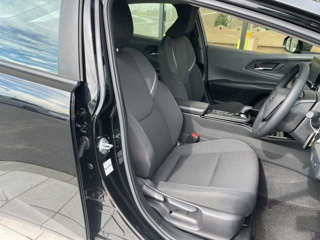 トヨタ プリウス U 愛知県 2023(令5)年 1.1万km アティチュードブラックマイカ トヨタセーフティセンス/純正12.3型ディスプレイオーディオ　ナビ機能なし/レーダークルーズコントロール/シートヒーター/バックカメラ/コーナーセンサー/ETC2.0/LEDヘッドライト/レーンキープアシスト/オートマチックハイビーム/衝突軽減システム/フルセグ/Bluetooth/ステアリングスイッチ/スマートキー/プッシュスタート