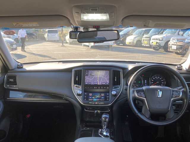 トヨタ クラウン ハイブリッド アスリートG 岐阜県 2013(平25)年 6万km プレシャスシルバー 登録時走行距離：60002km/ワンオーナー/純正ナビ/バックカメラ/フルセグテレビ・Bluetooth・CD/クルーズコントロール/ドライブレコーダー/パワーシート/LEDヘッドライト/フォグライト/オートライト/オートマチックハイビーム/純正フロアマット/純正１７インチアルミホイール/保証書/取扱説明書/スペアキー×２本