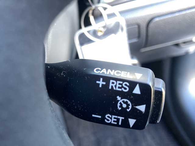 トヨタ クラウン ハイブリッド アスリートG 岐阜県 2013(平25)年 6万km プレシャスシルバー 登録時走行距離：60002km/ワンオーナー/純正ナビ/バックカメラ/フルセグテレビ・Bluetooth・CD/クルーズコントロール/ドライブレコーダー/パワーシート/LEDヘッドライト/フォグライト/オートライト/オートマチックハイビーム/純正フロアマット/純正１７インチアルミホイール/保証書/取扱説明書/スペアキー×２本