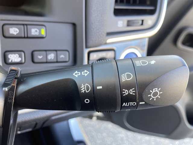 トヨタ クラウン ハイブリッド アスリートG 岐阜県 2013(平25)年 6万km プレシャスシルバー 登録時走行距離：60002km/ワンオーナー/純正ナビ/バックカメラ/フルセグテレビ・Bluetooth・CD/クルーズコントロール/ドライブレコーダー/パワーシート/LEDヘッドライト/フォグライト/オートライト/オートマチックハイビーム/純正フロアマット/純正１７インチアルミホイール/保証書/取扱説明書/スペアキー×２本