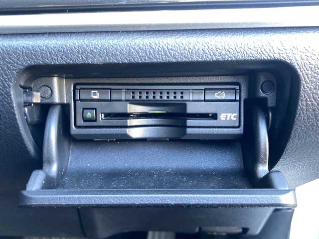 トヨタ クラウン ハイブリッド アスリートG 岐阜県 2013(平25)年 6万km プレシャスシルバー 登録時走行距離：60002km/ワンオーナー/純正ナビ/バックカメラ/フルセグテレビ・Bluetooth・CD/クルーズコントロール/ドライブレコーダー/パワーシート/LEDヘッドライト/フォグライト/オートライト/オートマチックハイビーム/純正フロアマット/純正１７インチアルミホイール/保証書/取扱説明書/スペアキー×２本