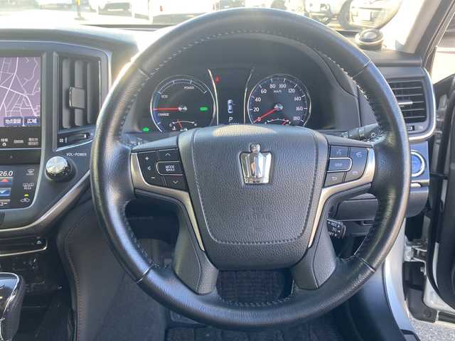 トヨタ クラウン ハイブリッド アスリートG 岐阜県 2013(平25)年 6万km プレシャスシルバー 登録時走行距離：60002km/ワンオーナー/純正ナビ/バックカメラ/フルセグテレビ・Bluetooth・CD/クルーズコントロール/ドライブレコーダー/パワーシート/LEDヘッドライト/フォグライト/オートライト/オートマチックハイビーム/純正フロアマット/純正１７インチアルミホイール/保証書/取扱説明書/スペアキー×２本