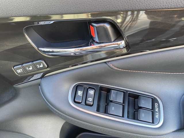 トヨタ クラウン ハイブリッド アスリートG 岐阜県 2013(平25)年 6万km プレシャスシルバー 登録時走行距離：60002km/ワンオーナー/純正ナビ/バックカメラ/フルセグテレビ・Bluetooth・CD/クルーズコントロール/ドライブレコーダー/パワーシート/LEDヘッドライト/フォグライト/オートライト/オートマチックハイビーム/純正フロアマット/純正１７インチアルミホイール/保証書/取扱説明書/スペアキー×２本