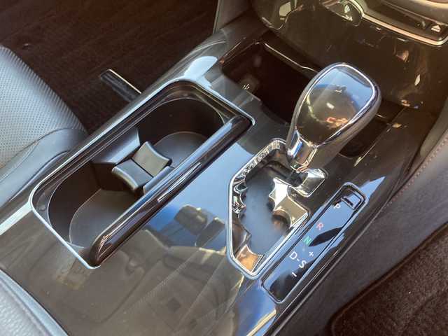 トヨタ クラウン ハイブリッド アスリートG 岐阜県 2013(平25)年 6万km プレシャスシルバー 登録時走行距離：60002km/ワンオーナー/純正ナビ/バックカメラ/フルセグテレビ・Bluetooth・CD/クルーズコントロール/ドライブレコーダー/パワーシート/LEDヘッドライト/フォグライト/オートライト/オートマチックハイビーム/純正フロアマット/純正１７インチアルミホイール/保証書/取扱説明書/スペアキー×２本