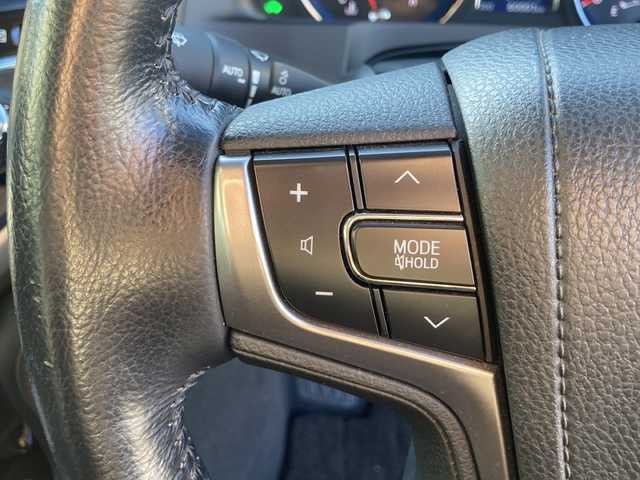 トヨタ クラウン ハイブリッド アスリートG 岐阜県 2013(平25)年 6万km プレシャスシルバー 登録時走行距離：60002km/ワンオーナー/純正ナビ/バックカメラ/フルセグテレビ・Bluetooth・CD/クルーズコントロール/ドライブレコーダー/パワーシート/LEDヘッドライト/フォグライト/オートライト/オートマチックハイビーム/純正フロアマット/純正１７インチアルミホイール/保証書/取扱説明書/スペアキー×２本