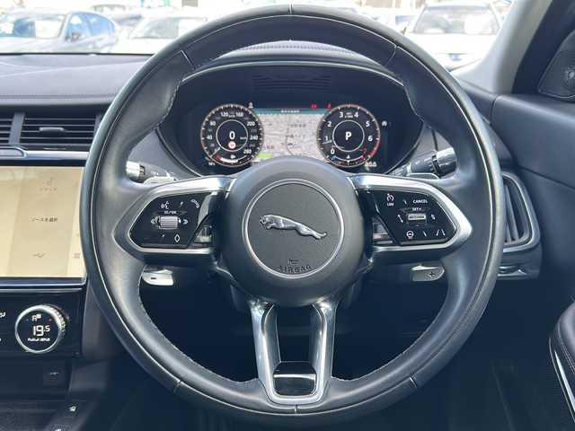 ジャガー ジャガー Ｅペース SE P200 栃木県 2021(令3)年 5.2万km フジホワイト ワンオーナー/純正メモリナビ/・Bluetooth USB/・アラウンドビューモニター/追従式クルーズコントロール/ドアバイザー/パドルシフト/ドライブレコーダー/レザーシート/パワーシート/シートヒーター/純正18インチアルミホイール/衝突被害軽減システム/コーナーセンサー/LEDヘッドライト/オートライト/取扱説明書/保証書