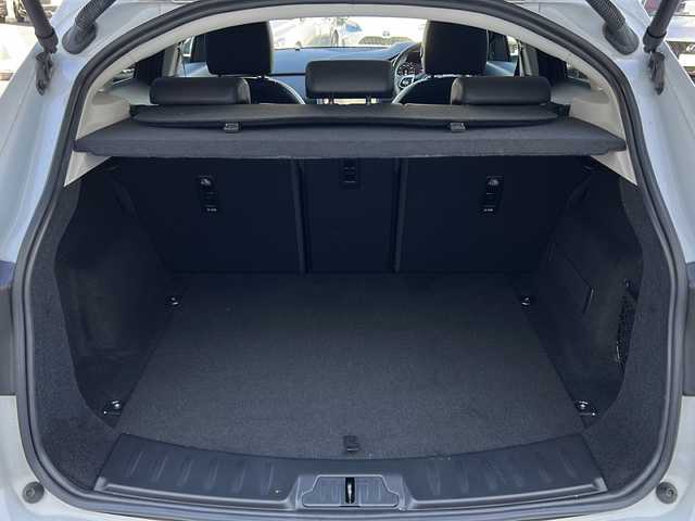 ジャガー ジャガー Ｅペース SE P200 栃木県 2021(令3)年 5.2万km フジホワイト ワンオーナー/純正メモリナビ/・Bluetooth USB/・アラウンドビューモニター/追従式クルーズコントロール/ドアバイザー/パドルシフト/ドライブレコーダー/レザーシート/パワーシート/シートヒーター/純正18インチアルミホイール/衝突被害軽減システム/コーナーセンサー/LEDヘッドライト/オートライト/取扱説明書/保証書