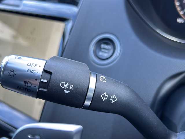 ジャガー ジャガー Ｅペース SE P200 栃木県 2021(令3)年 5.2万km フジホワイト ワンオーナー/純正メモリナビ/・Bluetooth USB/・アラウンドビューモニター/追従式クルーズコントロール/ドアバイザー/パドルシフト/ドライブレコーダー/レザーシート/パワーシート/シートヒーター/純正18インチアルミホイール/衝突被害軽減システム/コーナーセンサー/LEDヘッドライト/オートライト/取扱説明書/保証書