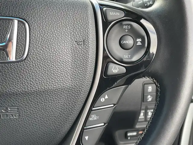 ホンダ オデッセイ アブソルート・EXホンダセンジング 東京都 2018(平30)年 6.4万km プラチナホワイトパール 純正９インチナビ/後席１１．６インチフリップダウンモニター/全周囲カメラ/スマートパーキングアシスト/両側パワースライド/ホンダセンシング/・衝突軽減ブレーキ/・アダプティブクルーズコントロール/・車線維持支援システム/・誤発進抑制機能/ブラインドスポットモニター/ビルトインＥＴＣ２．０/ハーフレザーシート/パドルシフト/前後ドライブレコーダー/360°ドライブレコーダー/純正18インチAW/純正フロアマット/スマートキー×2/保証書/取扱説明書