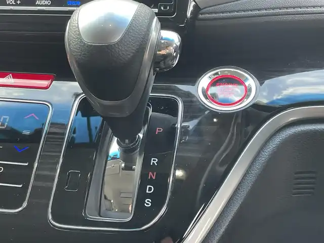 ホンダ オデッセイ アブソルート・EXホンダセンジング 東京都 2018(平30)年 6.4万km プラチナホワイトパール 純正９インチナビ/後席１１．６インチフリップダウンモニター/全周囲カメラ/スマートパーキングアシスト/両側パワースライド/ホンダセンシング/・衝突軽減ブレーキ/・アダプティブクルーズコントロール/・車線維持支援システム/・誤発進抑制機能/ブラインドスポットモニター/ビルトインＥＴＣ２．０/ハーフレザーシート/パドルシフト/前後ドライブレコーダー/360°ドライブレコーダー/純正18インチAW/純正フロアマット/スマートキー×2/保証書/取扱説明書