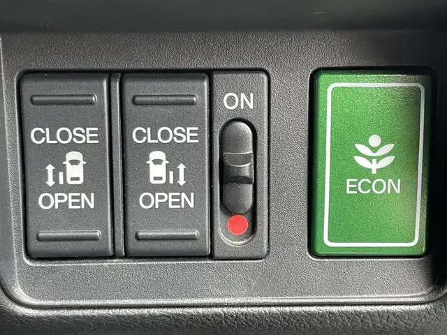 ホンダ オデッセイ アブソルート・EXホンダセンジング 東京都 2018(平30)年 6.4万km プラチナホワイトパール 純正９インチナビ/後席１１．６インチフリップダウンモニター/全周囲カメラ/スマートパーキングアシスト/両側パワースライド/ホンダセンシング/・衝突軽減ブレーキ/・アダプティブクルーズコントロール/・車線維持支援システム/・誤発進抑制機能/ブラインドスポットモニター/ビルトインＥＴＣ２．０/ハーフレザーシート/パドルシフト/前後ドライブレコーダー/360°ドライブレコーダー/純正18インチAW/純正フロアマット/スマートキー×2/保証書/取扱説明書