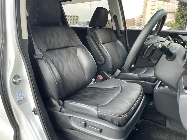 ホンダ オデッセイ アブソルート・EXホンダセンジング 東京都 2018(平30)年 6.4万km プラチナホワイトパール 純正９インチナビ/後席１１．６インチフリップダウンモニター/全周囲カメラ/スマートパーキングアシスト/両側パワースライド/ホンダセンシング/・衝突軽減ブレーキ/・アダプティブクルーズコントロール/・車線維持支援システム/・誤発進抑制機能/ブラインドスポットモニター/ビルトインＥＴＣ２．０/ハーフレザーシート/パドルシフト/前後ドライブレコーダー/360°ドライブレコーダー/純正18インチAW/純正フロアマット/スマートキー×2/保証書/取扱説明書