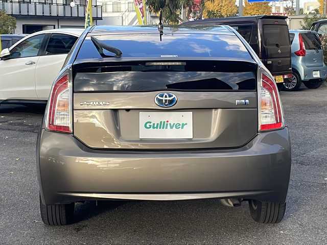 トヨタ プリウス S　マイコーデ 愛知県 2012(平24)年 17.4万km ブロンズマイカメタリック /ワンオーナー//禁煙車//保証書//記録簿//取扱説明書//スペアキー（1本）//純正ディーラーナビ//フルセグテレビ//AUDIO（AM・FM・CD・DVD・Bluetooth)//バックカメラ//アイドリングストップ//プッシュスタート//純正ドアバイザー//純正フロアマット//ETC//ISOFIX//ステアリングスイッチ//電格格納ミラー//ステアリングテレスコピック機構//ステアリングチルト機構//UVカットガラス//プライバシーガラス//盗難防止システム//衝突安全ボディー//トラクションコントロール//ステアリング協調車両安定性制御システム