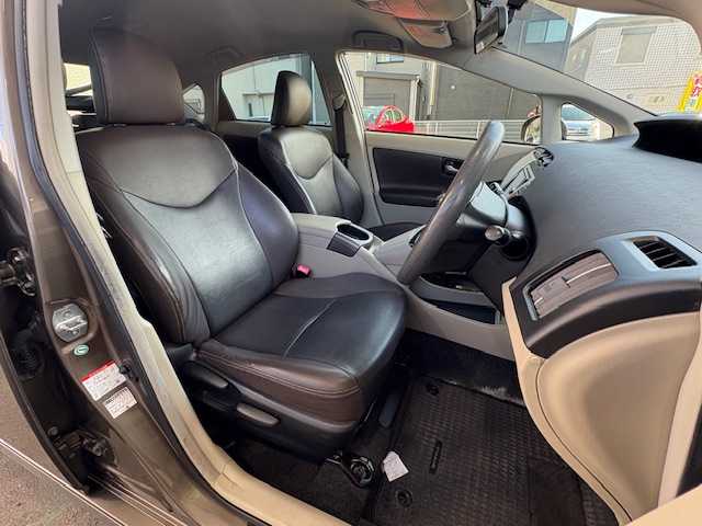 トヨタ プリウス S　マイコーデ 愛知県 2012(平24)年 17.4万km ブロンズマイカメタリック /ワンオーナー//禁煙車//保証書//記録簿//取扱説明書//スペアキー（1本）//純正ディーラーナビ//フルセグテレビ//AUDIO（AM・FM・CD・DVD・Bluetooth)//バックカメラ//アイドリングストップ//プッシュスタート//純正ドアバイザー//純正フロアマット//ETC//ISOFIX//ステアリングスイッチ//電格格納ミラー//ステアリングテレスコピック機構//ステアリングチルト機構//UVカットガラス//プライバシーガラス//盗難防止システム//衝突安全ボディー//トラクションコントロール//ステアリング協調車両安定性制御システム