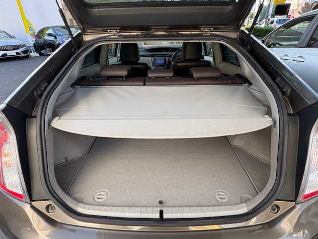 トヨタ プリウス S　マイコーデ 愛知県 2012(平24)年 17.4万km ブロンズマイカメタリック /ワンオーナー//禁煙車//保証書//記録簿//取扱説明書//スペアキー（1本）//純正ディーラーナビ//フルセグテレビ//AUDIO（AM・FM・CD・DVD・Bluetooth)//バックカメラ//アイドリングストップ//プッシュスタート//純正ドアバイザー//純正フロアマット//ETC//ISOFIX//ステアリングスイッチ//電格格納ミラー//ステアリングテレスコピック機構//ステアリングチルト機構//UVカットガラス//プライバシーガラス//盗難防止システム//衝突安全ボディー//トラクションコントロール//ステアリング協調車両安定性制御システム