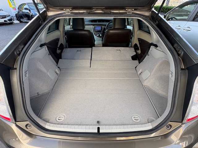 トヨタ プリウス S　マイコーデ 愛知県 2012(平24)年 17.4万km ブロンズマイカメタリック /ワンオーナー//禁煙車//保証書//記録簿//取扱説明書//スペアキー（1本）//純正ディーラーナビ//フルセグテレビ//AUDIO（AM・FM・CD・DVD・Bluetooth)//バックカメラ//アイドリングストップ//プッシュスタート//純正ドアバイザー//純正フロアマット//ETC//ISOFIX//ステアリングスイッチ//電格格納ミラー//ステアリングテレスコピック機構//ステアリングチルト機構//UVカットガラス//プライバシーガラス//盗難防止システム//衝突安全ボディー//トラクションコントロール//ステアリング協調車両安定性制御システム