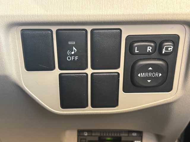 トヨタ プリウス S　マイコーデ 愛知県 2012(平24)年 17.4万km ブロンズマイカメタリック /ワンオーナー//禁煙車//保証書//記録簿//取扱説明書//スペアキー（1本）//純正ディーラーナビ//フルセグテレビ//AUDIO（AM・FM・CD・DVD・Bluetooth)//バックカメラ//アイドリングストップ//プッシュスタート//純正ドアバイザー//純正フロアマット//ETC//ISOFIX//ステアリングスイッチ//電格格納ミラー//ステアリングテレスコピック機構//ステアリングチルト機構//UVカットガラス//プライバシーガラス//盗難防止システム//衝突安全ボディー//トラクションコントロール//ステアリング協調車両安定性制御システム