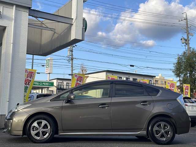 トヨタ プリウス S　マイコーデ 愛知県 2012(平24)年 17.4万km ブロンズマイカメタリック /ワンオーナー//禁煙車//保証書//記録簿//取扱説明書//スペアキー（1本）//純正ディーラーナビ//フルセグテレビ//AUDIO（AM・FM・CD・DVD・Bluetooth)//バックカメラ//アイドリングストップ//プッシュスタート//純正ドアバイザー//純正フロアマット//ETC//ISOFIX//ステアリングスイッチ//電格格納ミラー//ステアリングテレスコピック機構//ステアリングチルト機構//UVカットガラス//プライバシーガラス//盗難防止システム//衝突安全ボディー//トラクションコントロール//ステアリング協調車両安定性制御システム